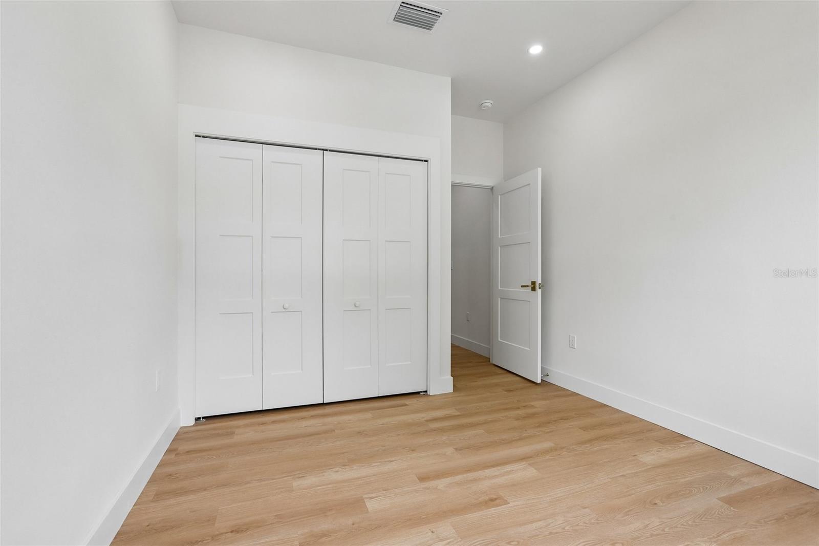 270 DIOGENES ST — photo 21
