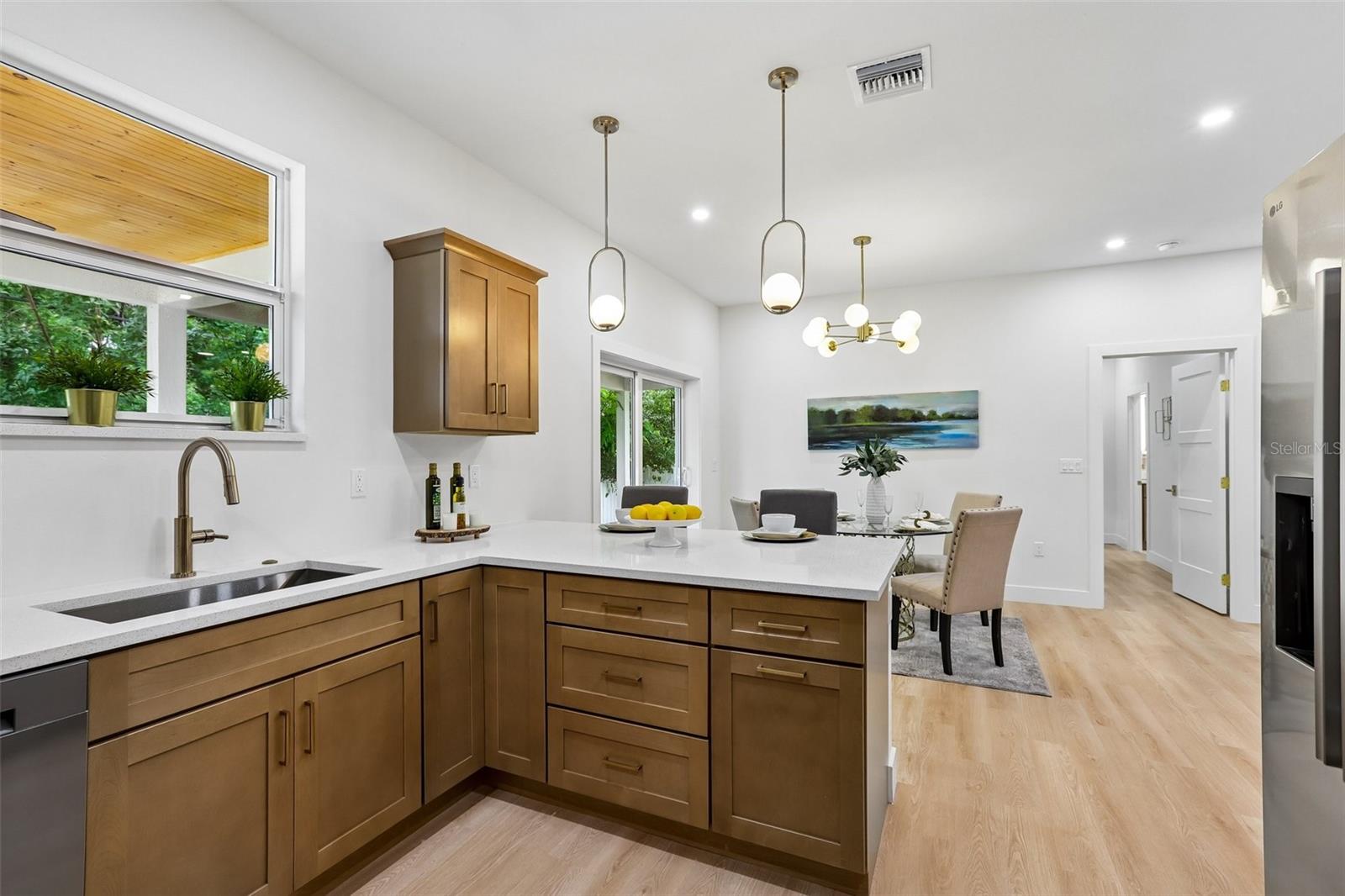 270 DIOGENES ST — photo 17
