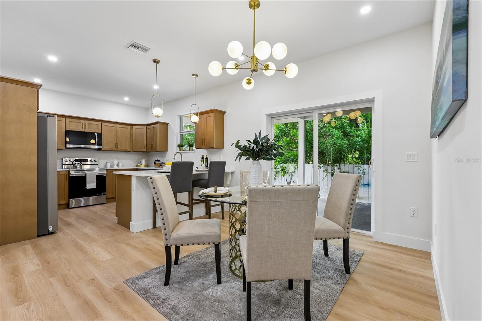 270 DIOGENES ST — photo 12