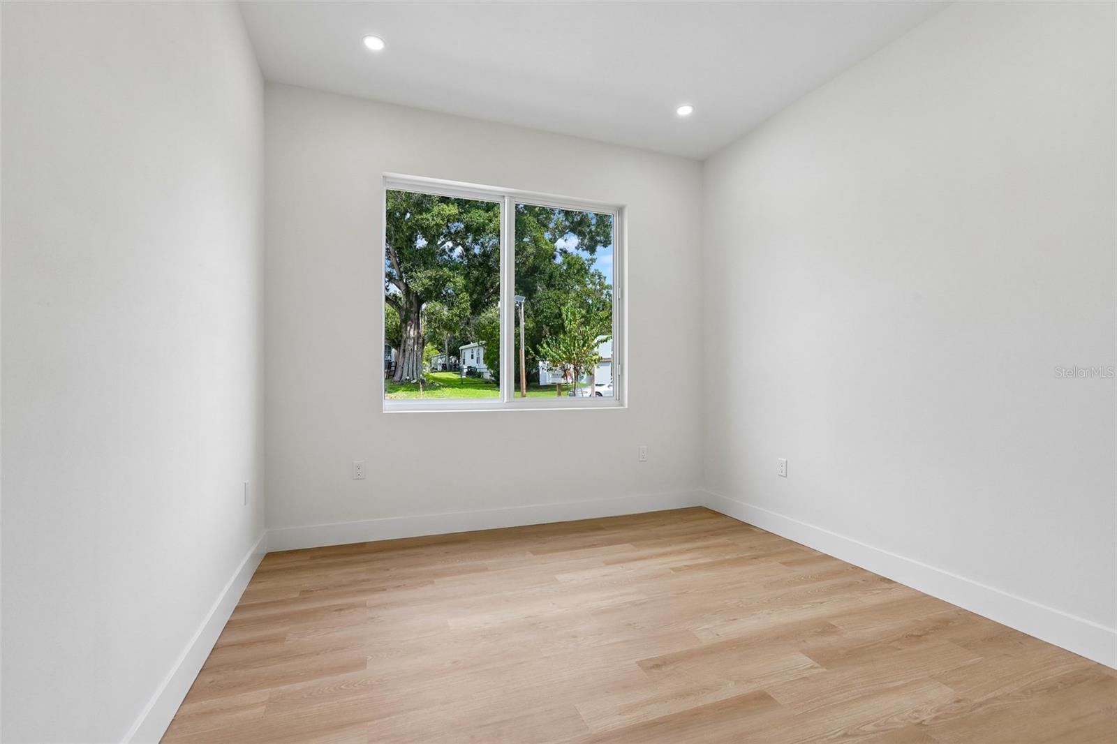 270 DIOGENES ST — photo 20