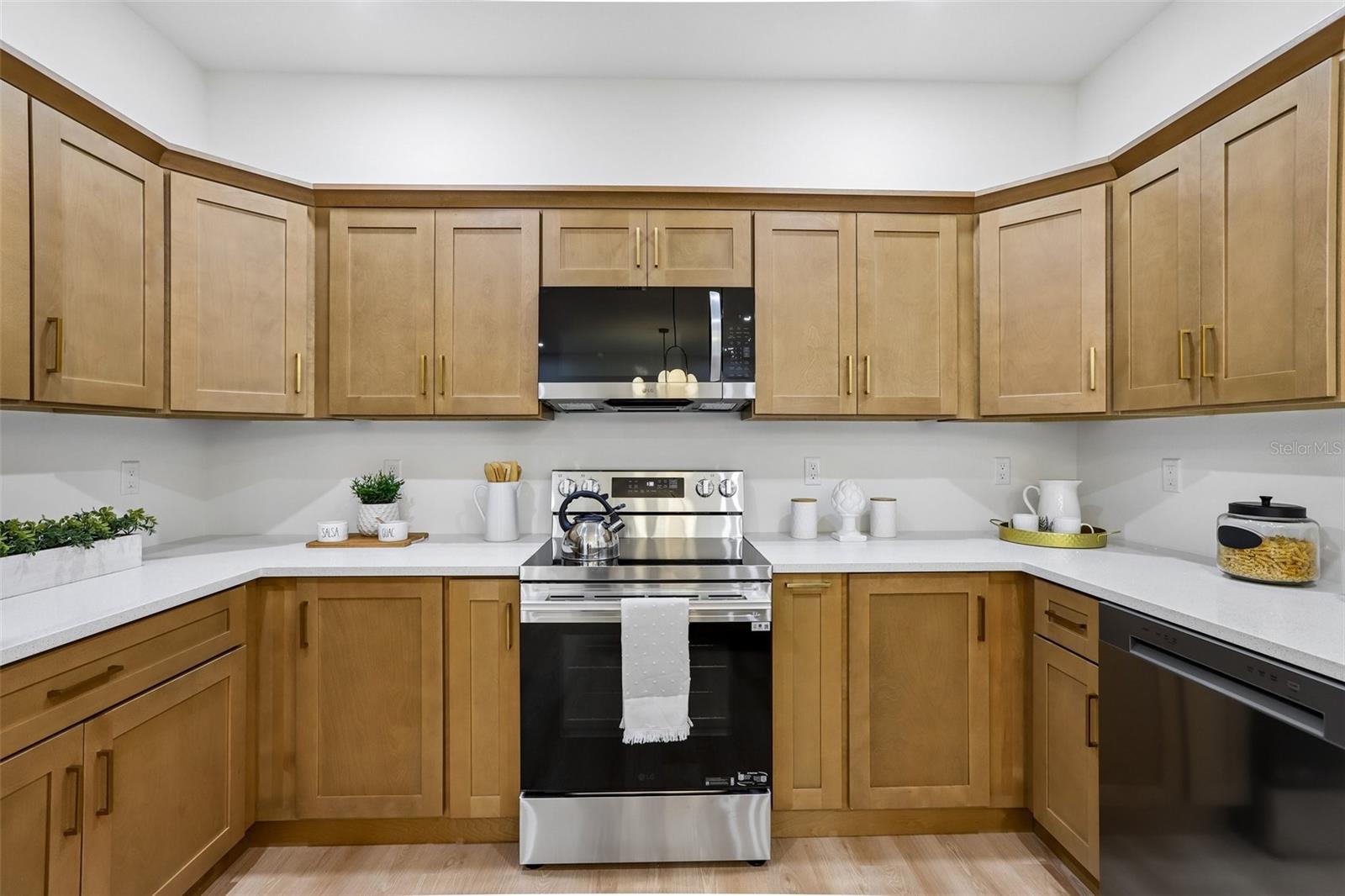 270 DIOGENES ST — photo 15