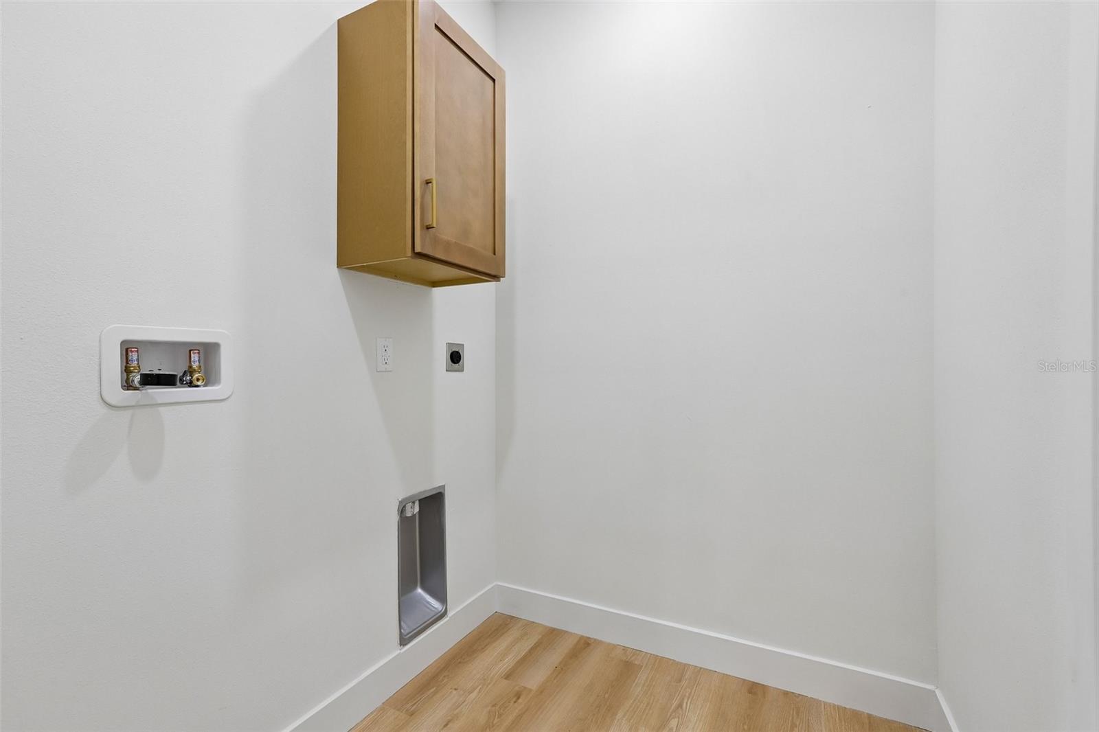 270 DIOGENES ST — photo 18