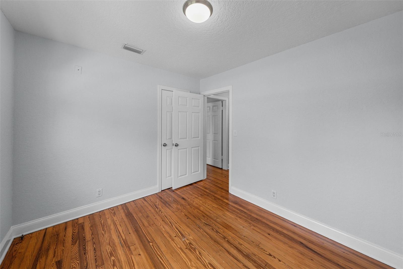 814 W INDIANA AVE — photo 32