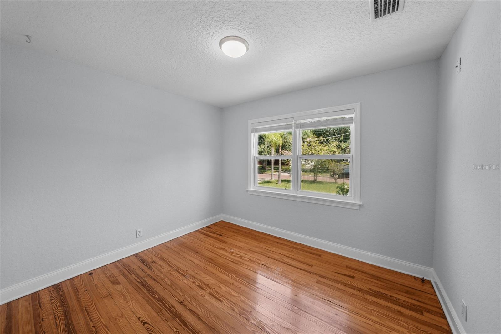 814 W INDIANA AVE — photo 31