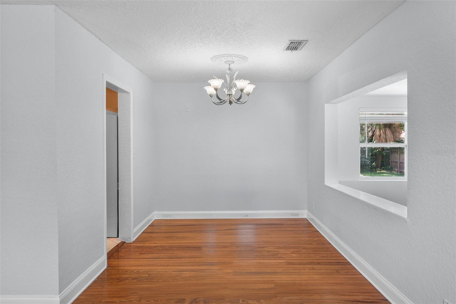 814 W INDIANA AVE — photo 10