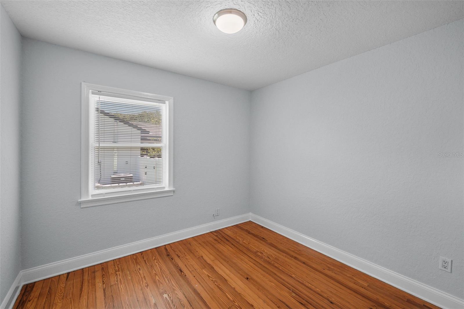 814 W INDIANA AVE — photo 26