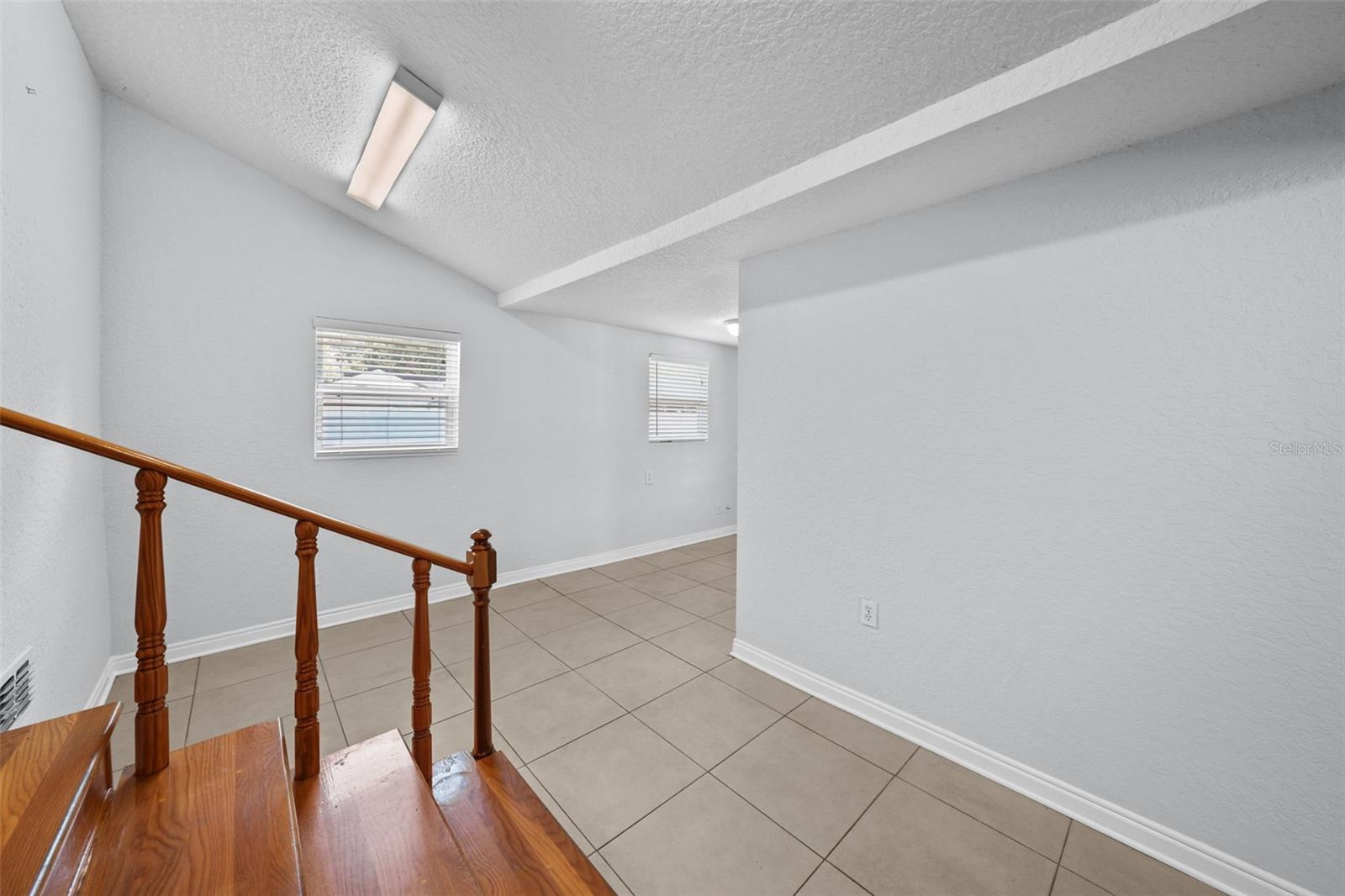 814 W INDIANA AVE — photo 33