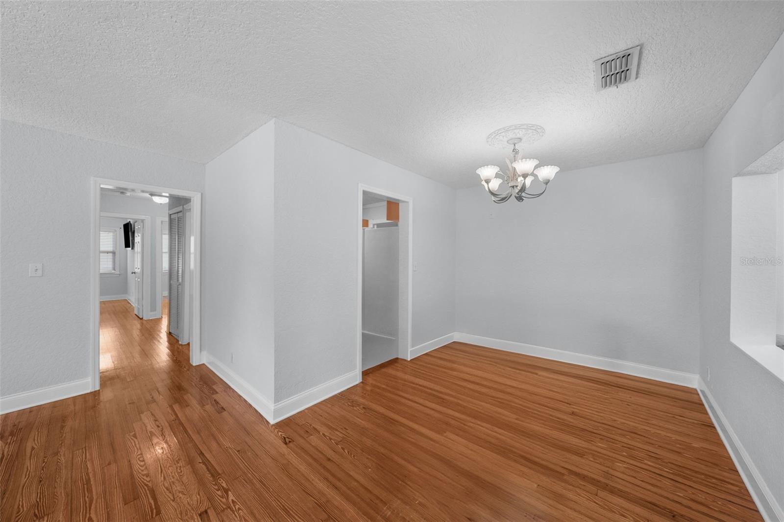 814 W INDIANA AVE — photo 9
