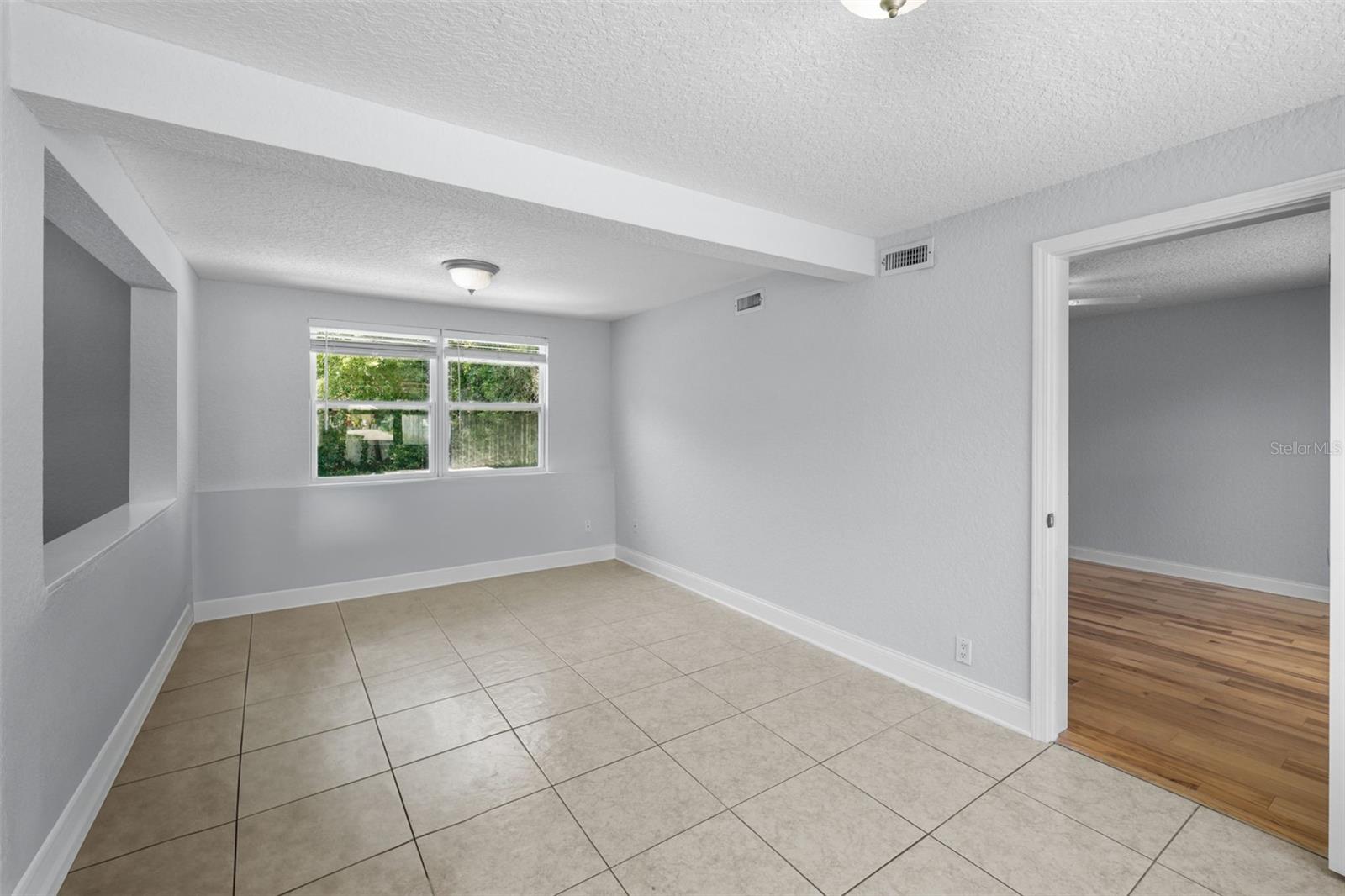 814 W INDIANA AVE — photo 16