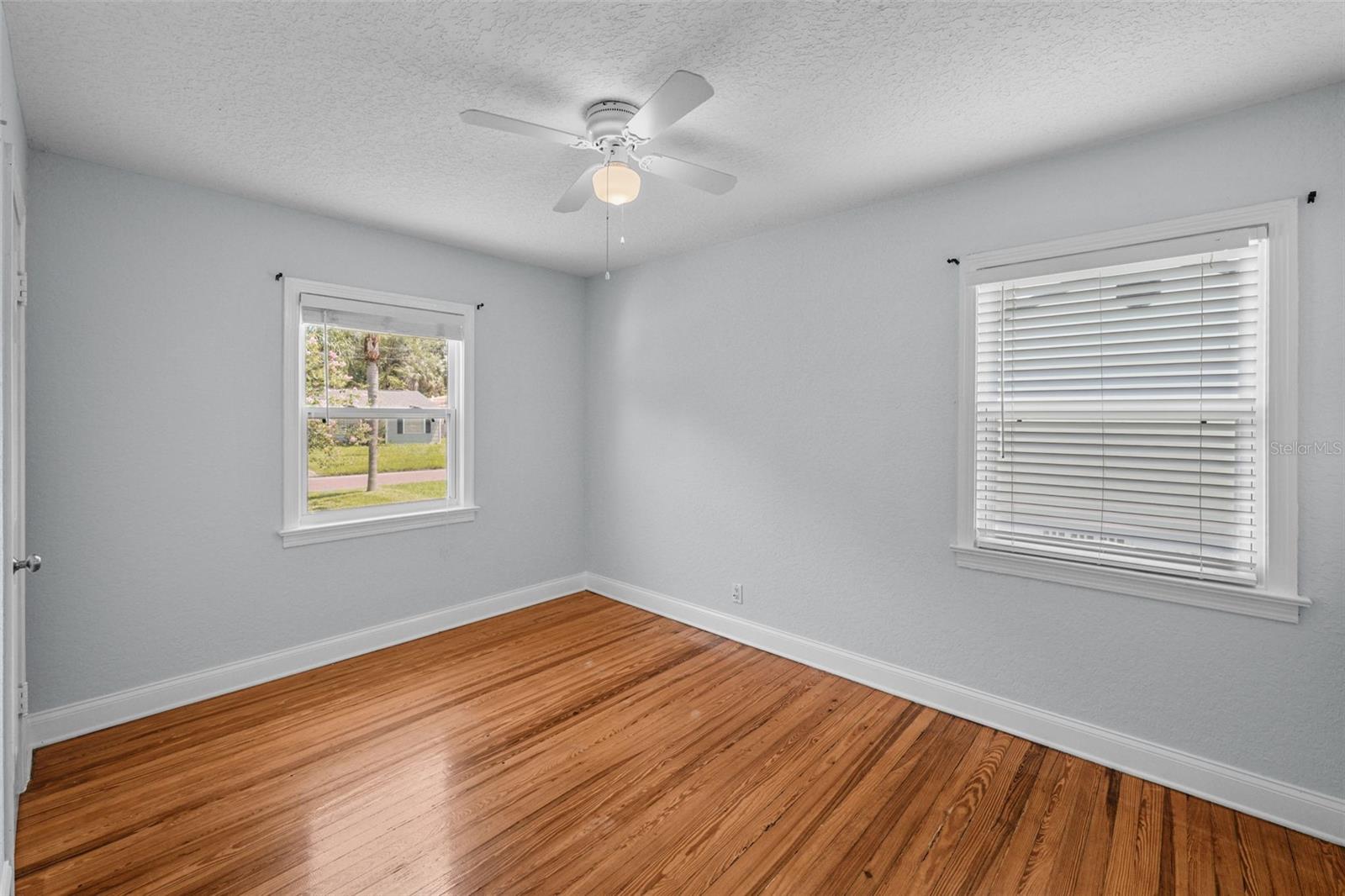 814 W INDIANA AVE — photo 29