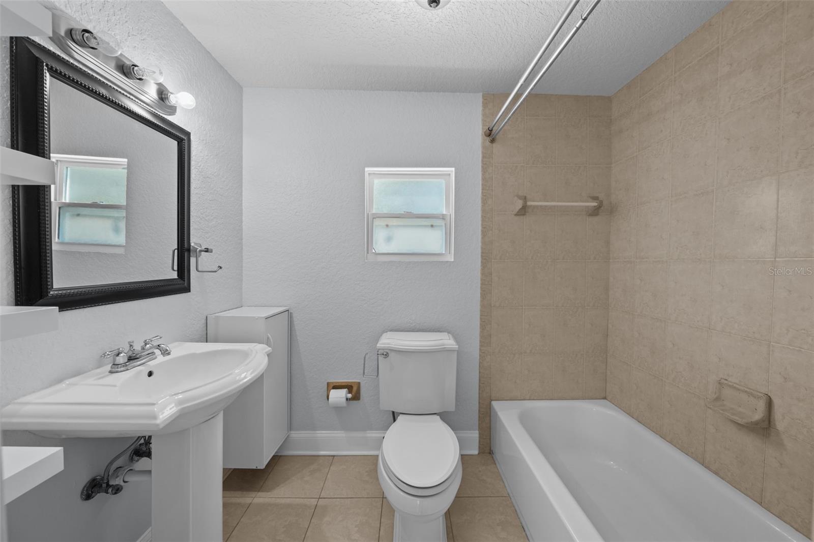 814 W INDIANA AVE — photo 24