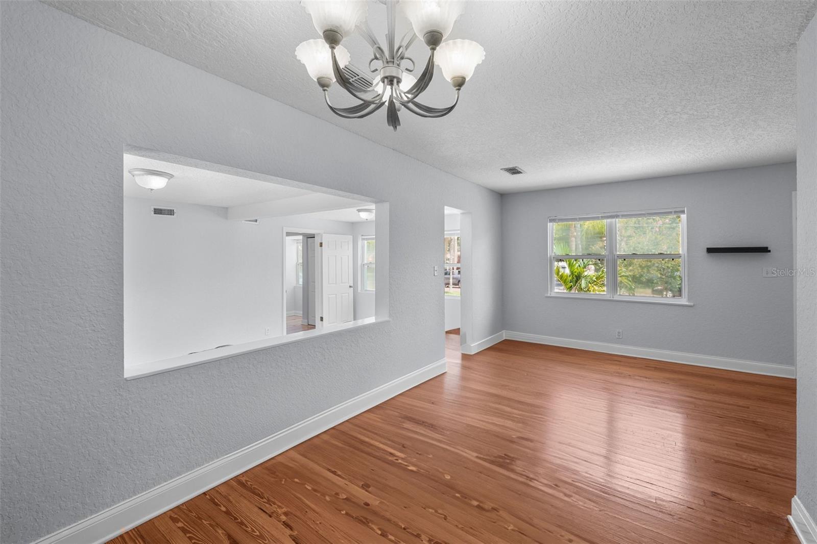 814 W INDIANA AVE — photo 11