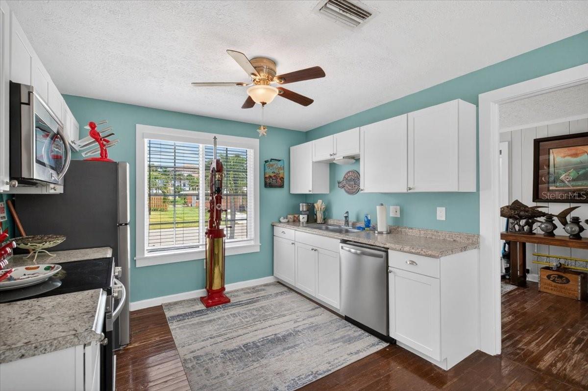 216 SUNRISE DR — photo 21