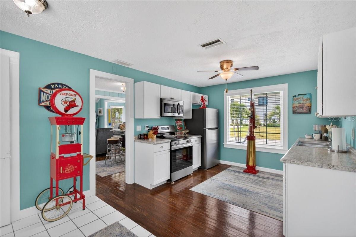 216 SUNRISE DR — photo 26