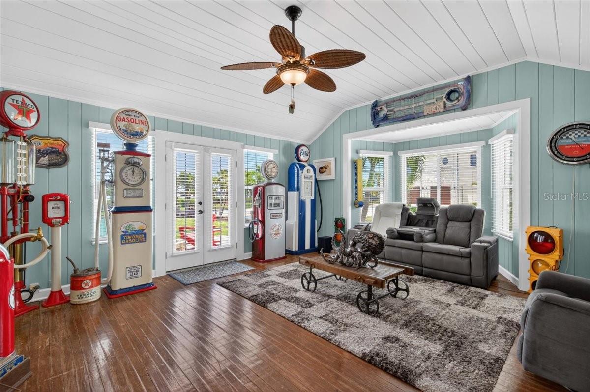 216 SUNRISE DR — photo 14