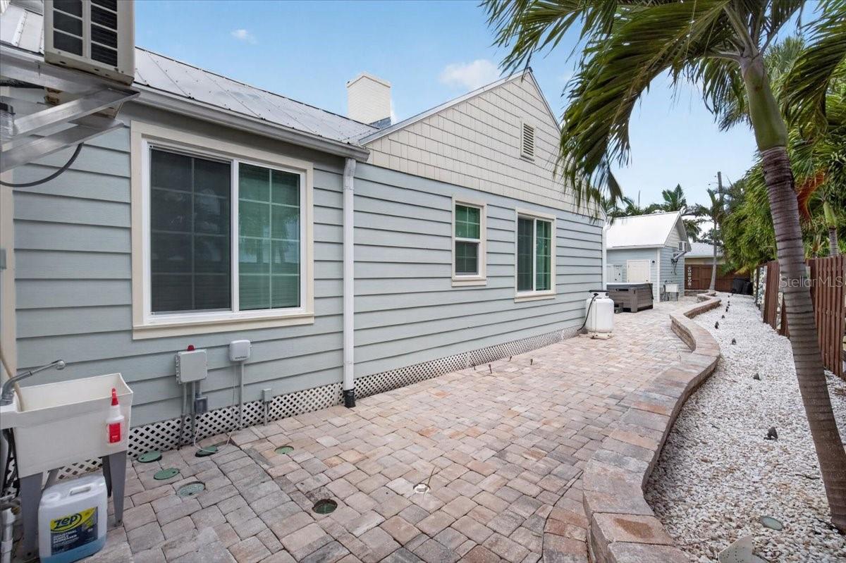 216 SUNRISE DR — photo 58