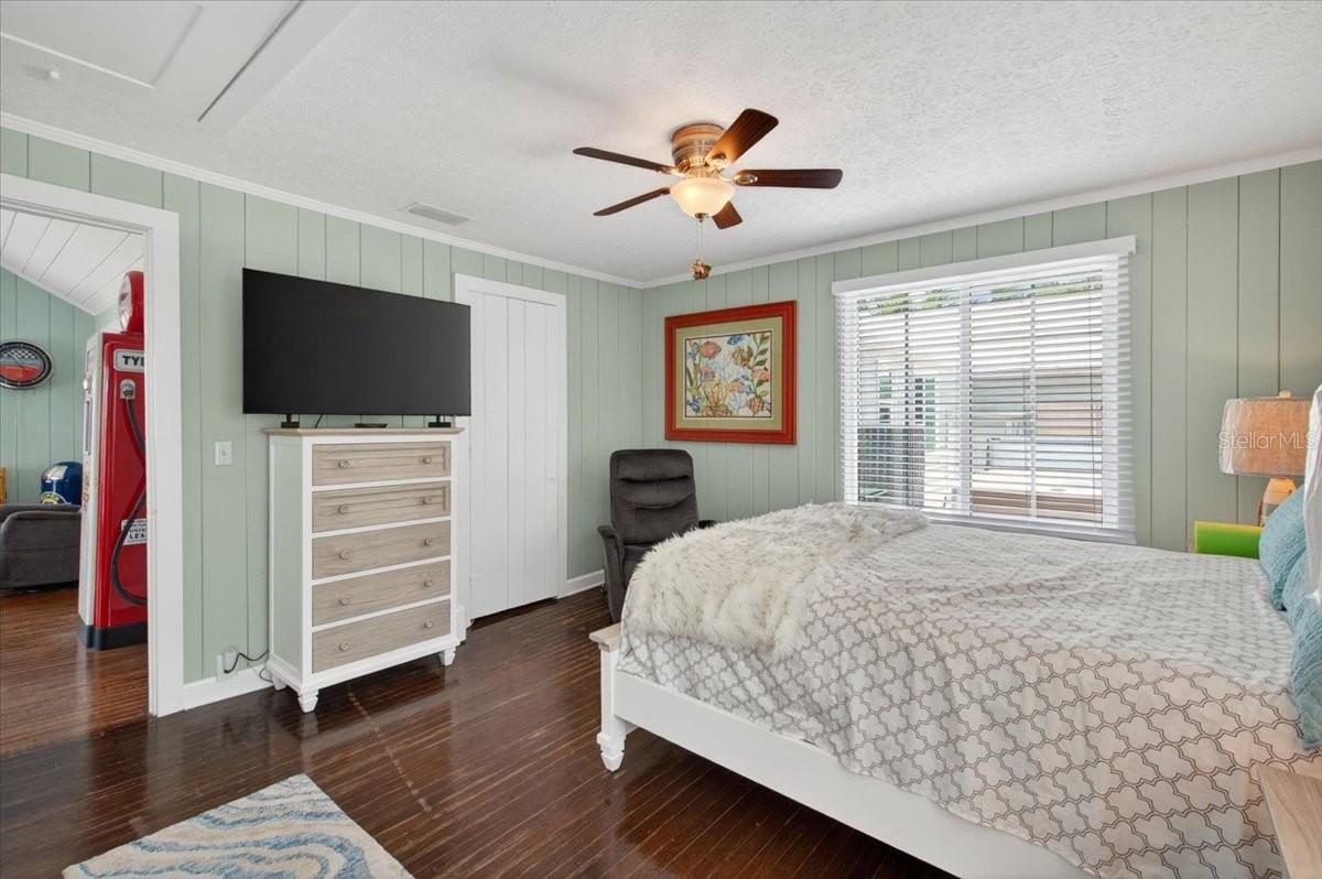 216 SUNRISE DR — photo 38