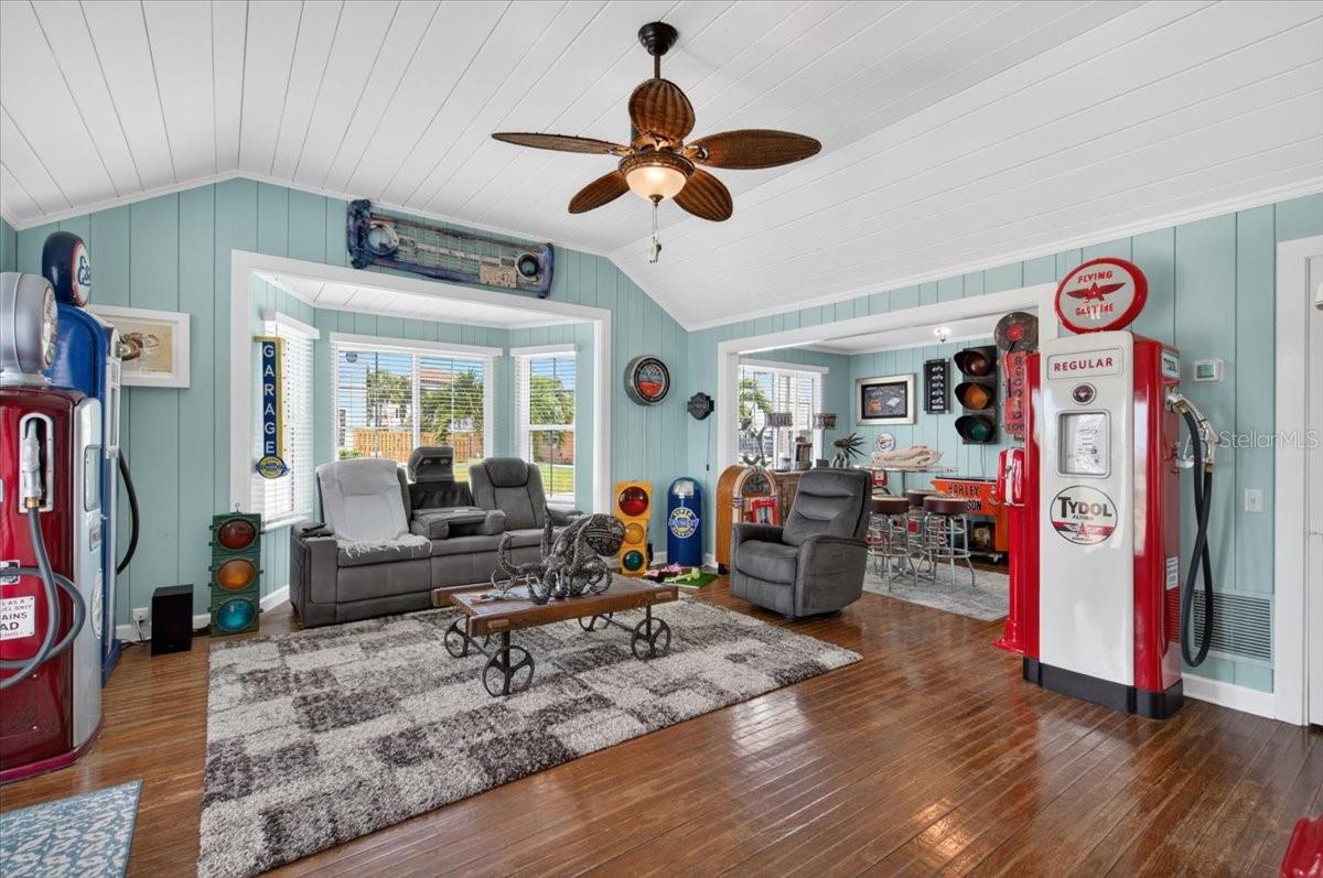 216 SUNRISE DR — photo 15