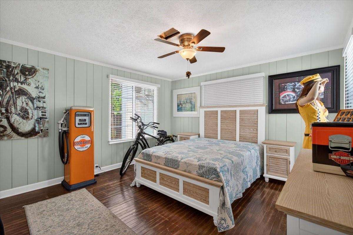 216 SUNRISE DR — photo 33