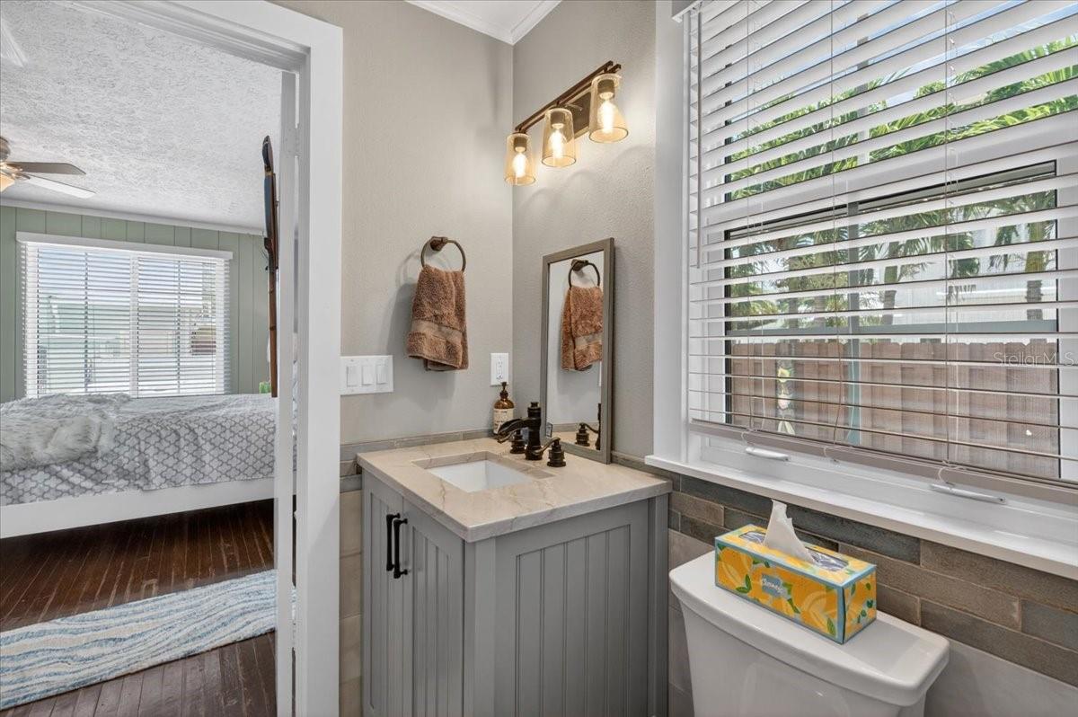 216 SUNRISE DR — photo 36