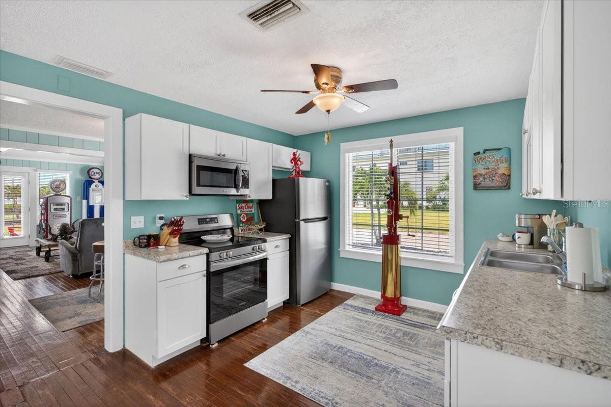 216 SUNRISE DR — photo 23