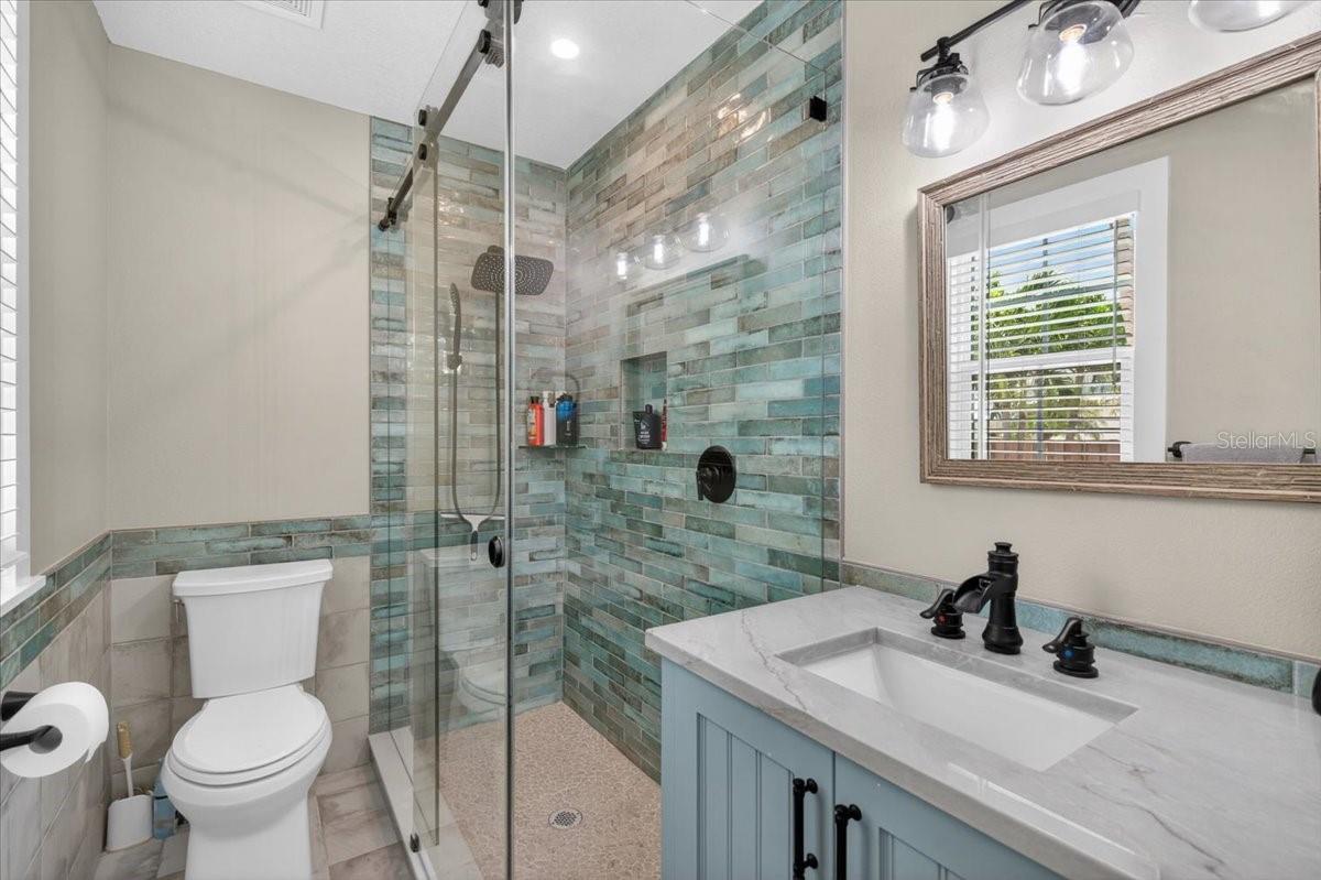 216 SUNRISE DR — photo 32