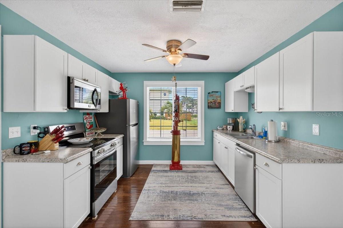 216 SUNRISE DR — photo 22
