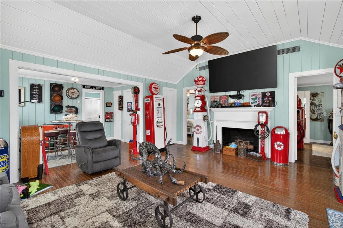 216 SUNRISE DR — photo 16