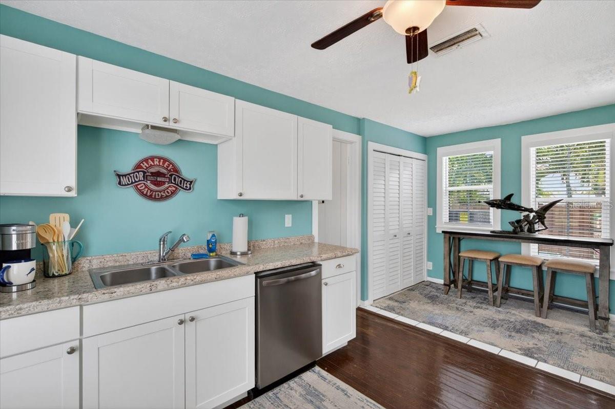 216 SUNRISE DR — photo 24