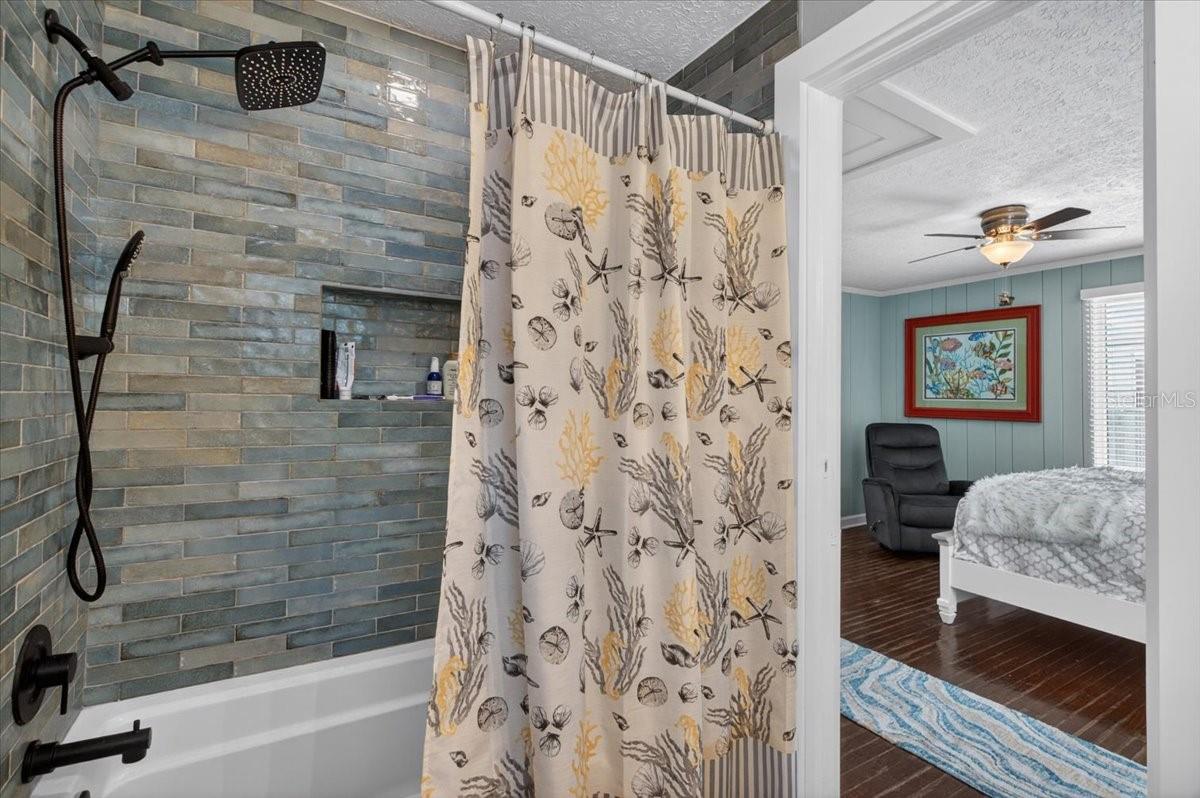 216 SUNRISE DR — photo 37