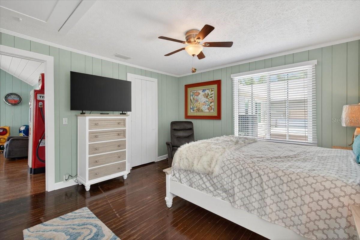 216 SUNRISE DR — photo 40
