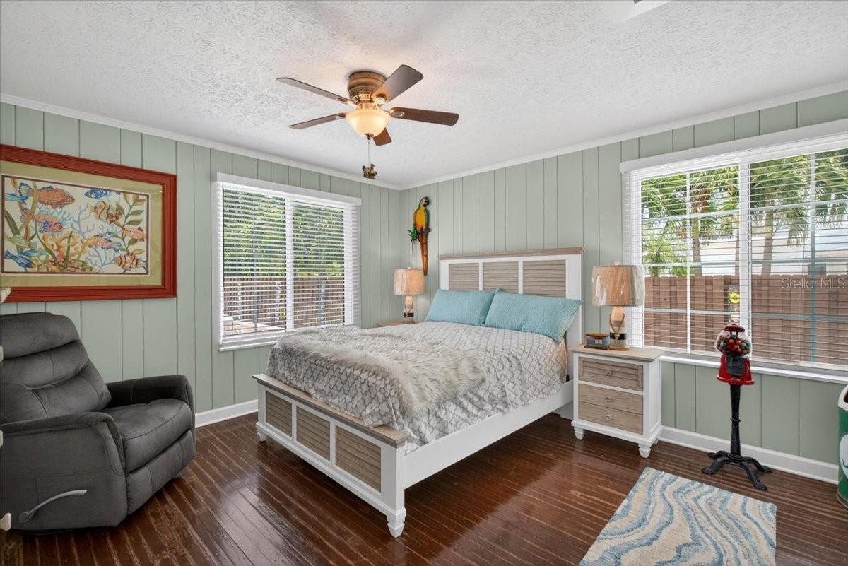 216 SUNRISE DR — photo 39