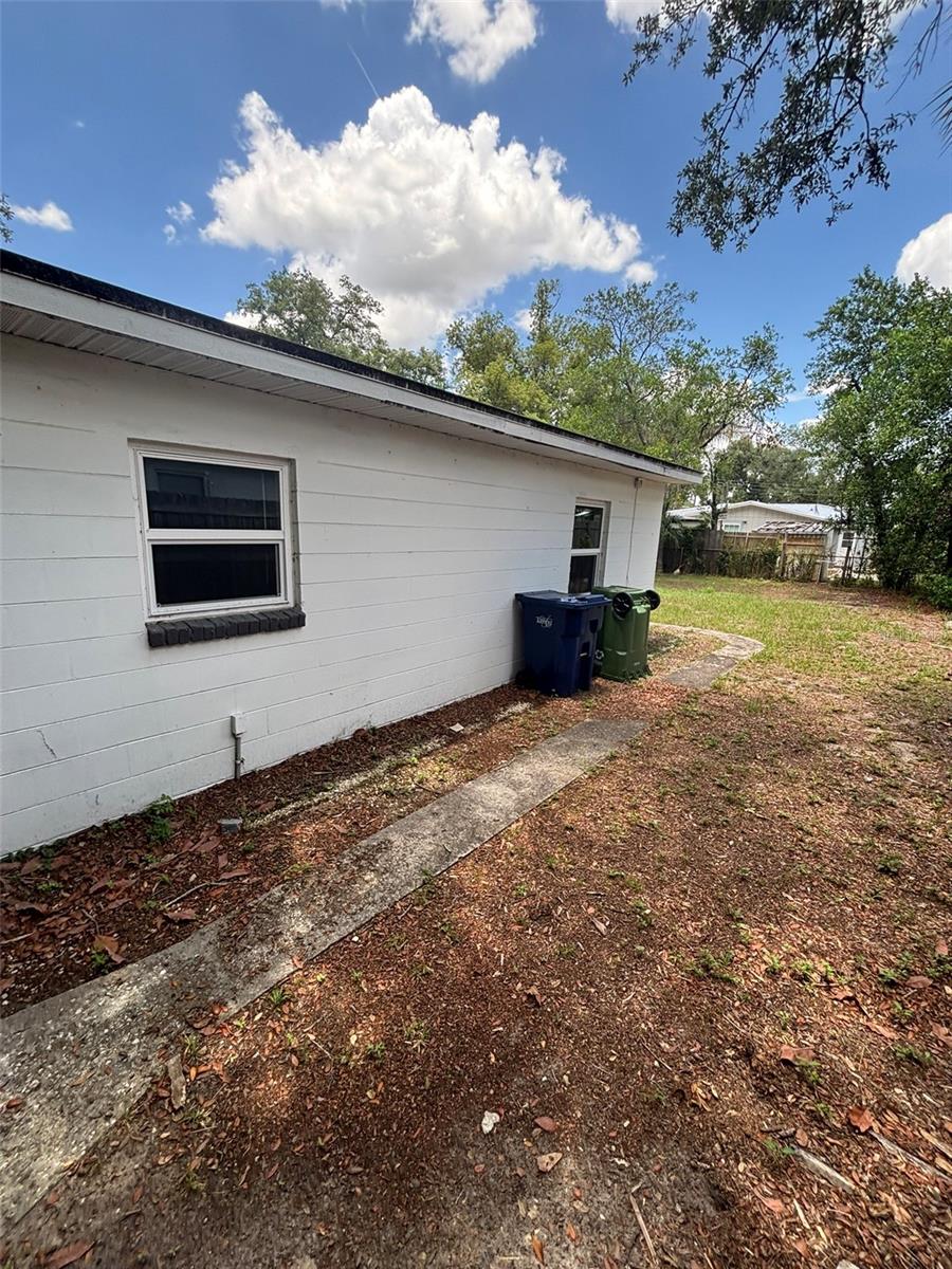 2908 E HOWELL ST — photo 30
