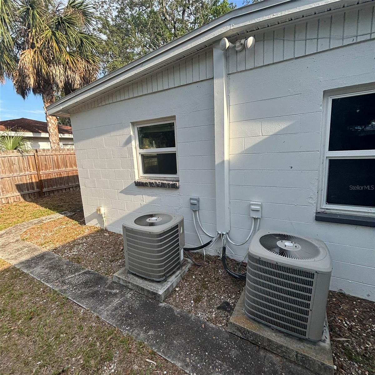 2908 E HOWELL ST — photo 43