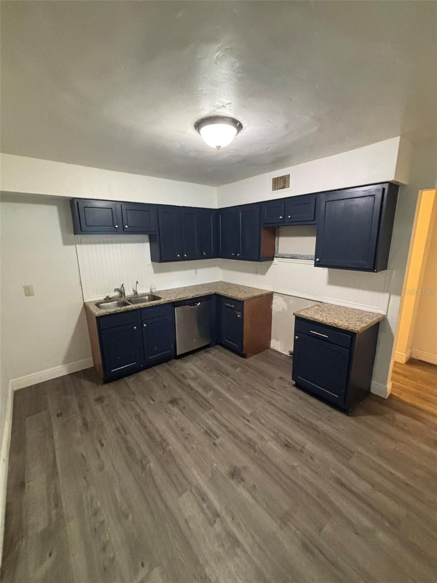 2908 E HOWELL ST — photo 6