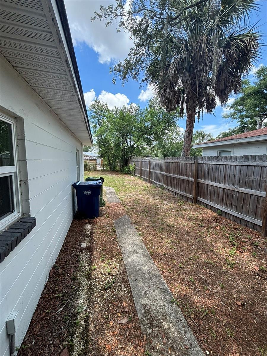 2908 E HOWELL ST — photo 31