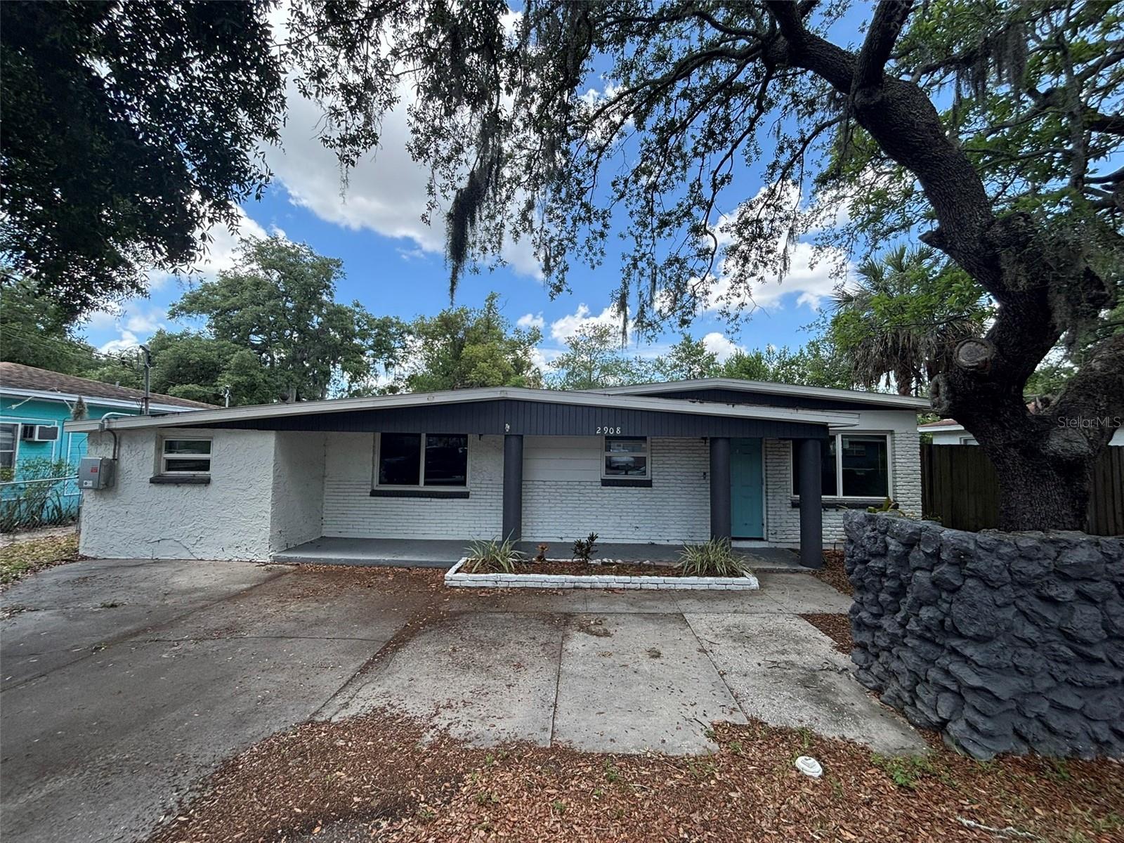 2908 E HOWELL ST — photo 2