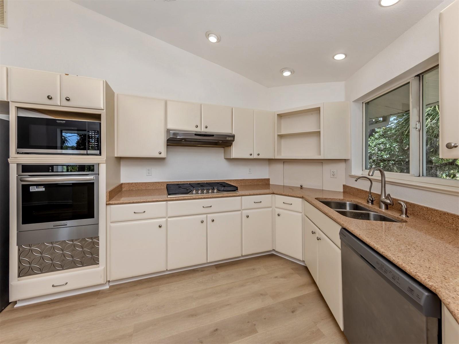 11883 DE LEON DR — photo 12