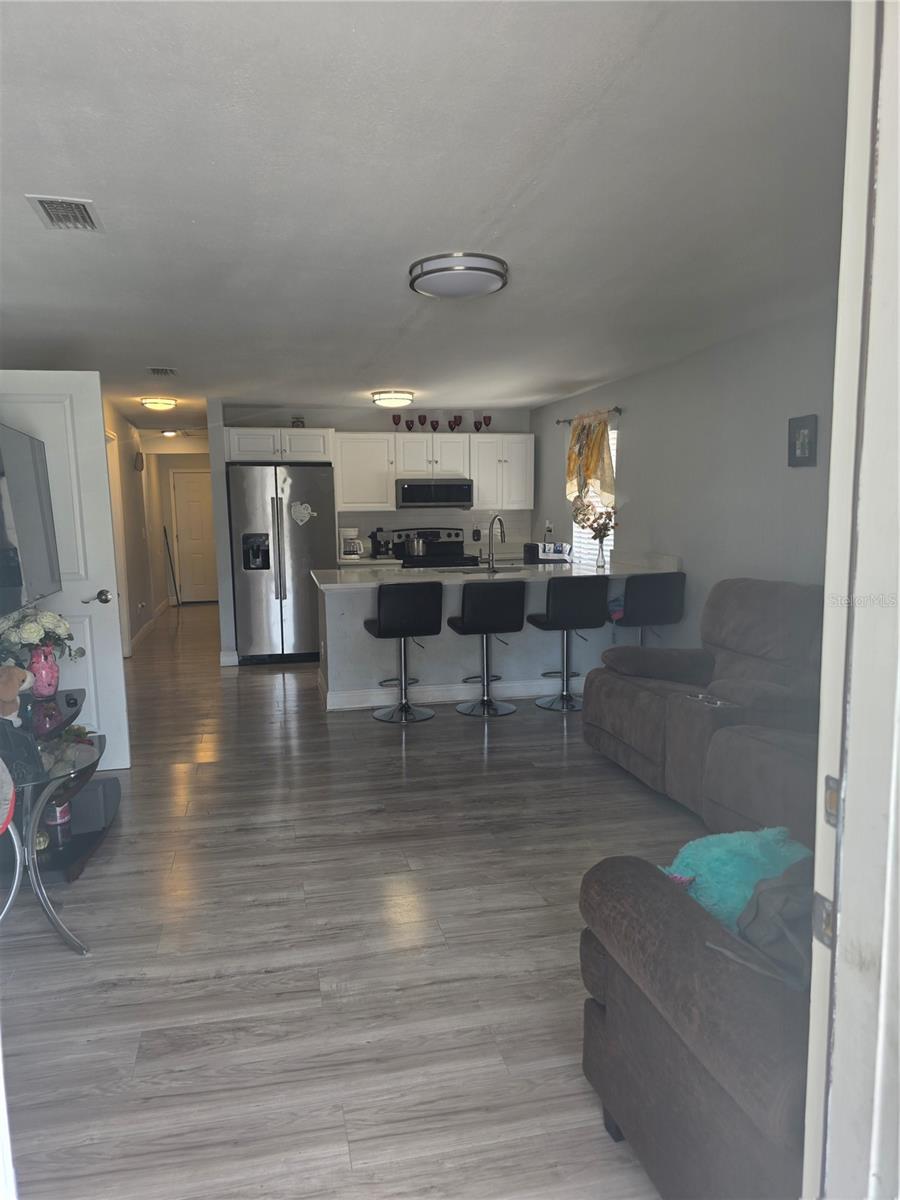 2619 E CHELSEA ST — photo 4