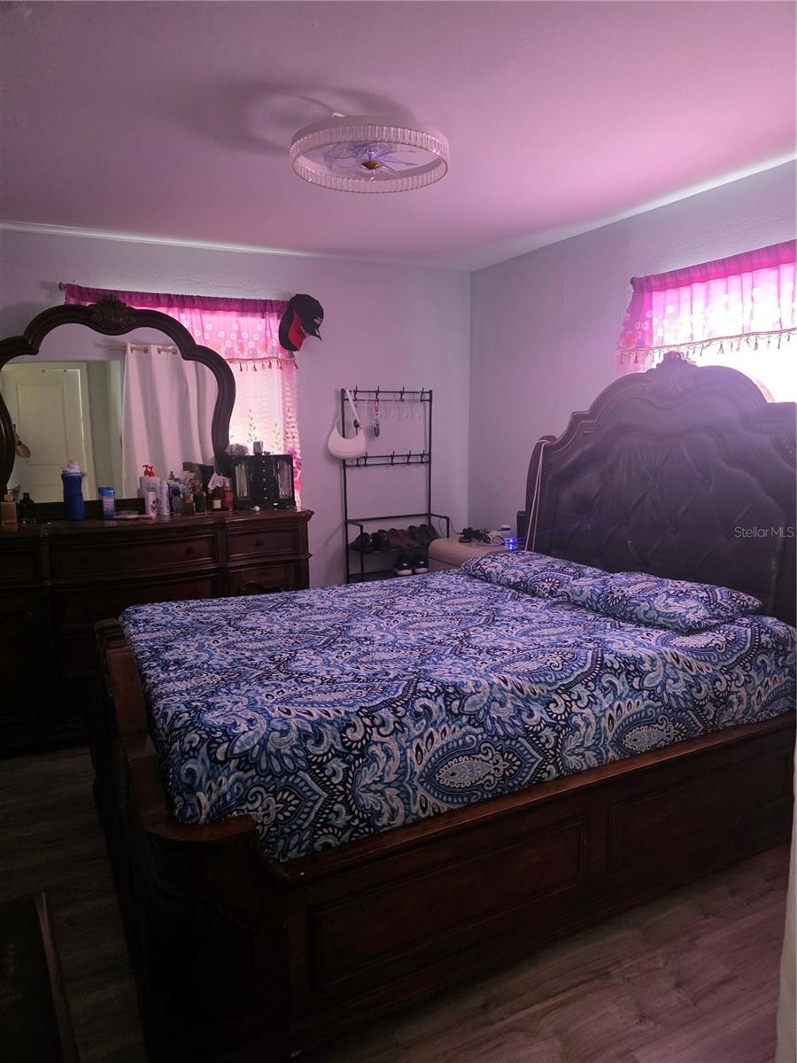 2619 E CHELSEA ST — photo 12