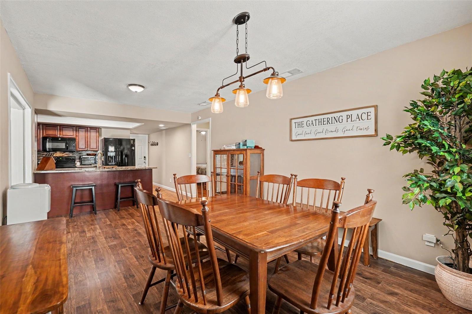 2627 SURREY DR — photo 18