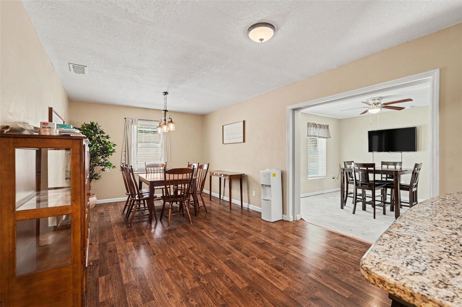 2627 SURREY DR — photo 17