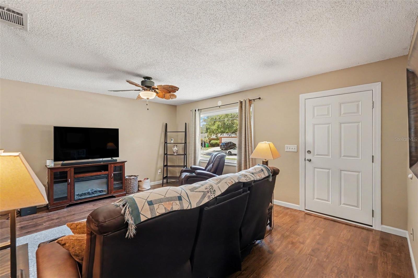 2627 SURREY DR — photo 12