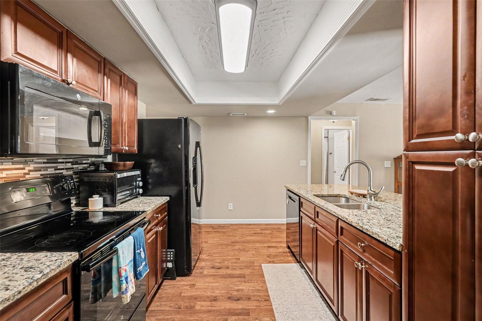 2627 SURREY DR — photo 9