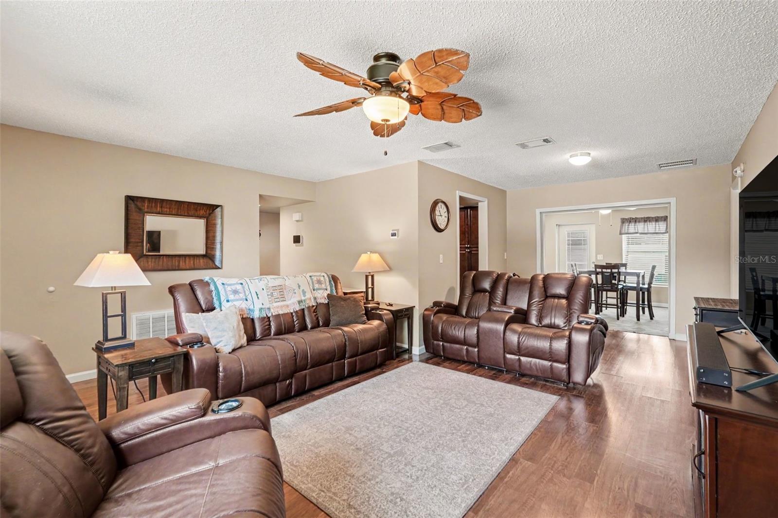 2627 SURREY DR — photo 16