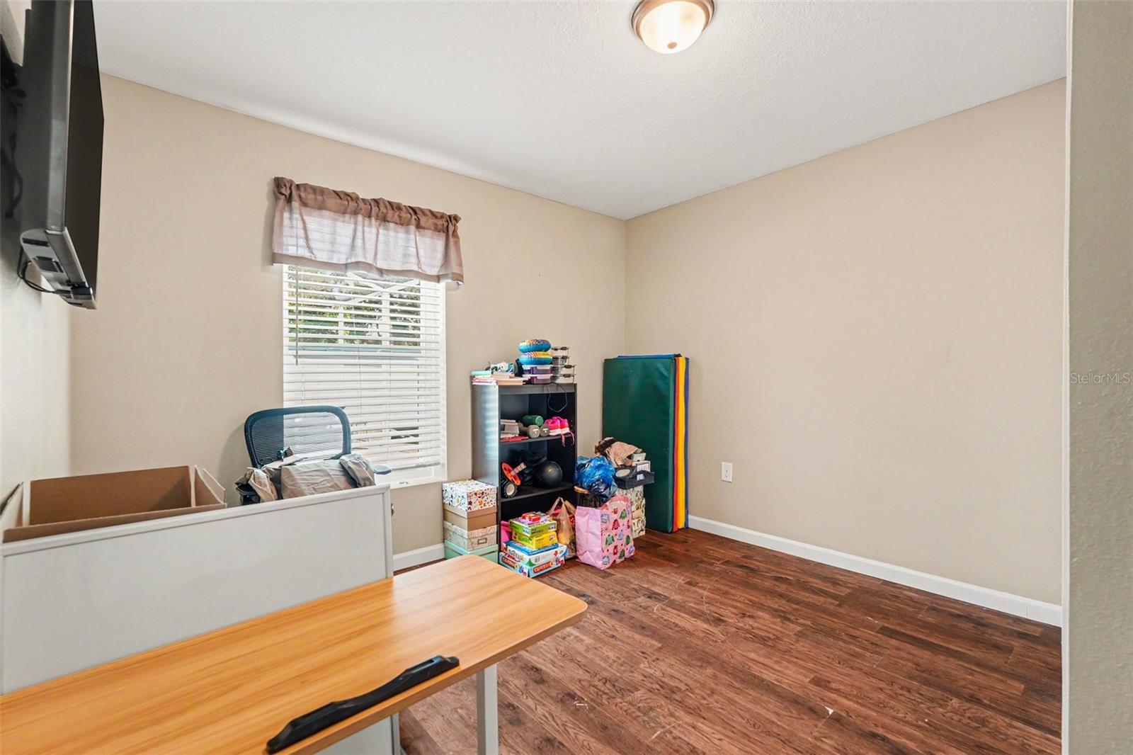 2627 SURREY DR — photo 26