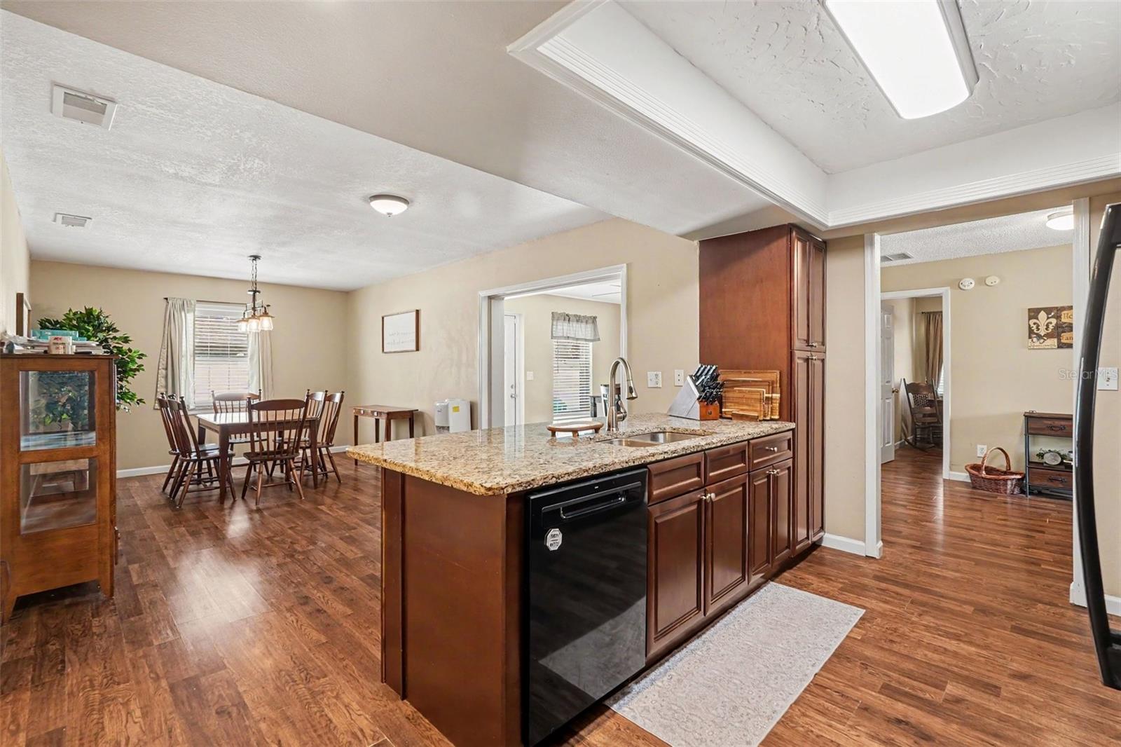2627 SURREY DR — photo 10