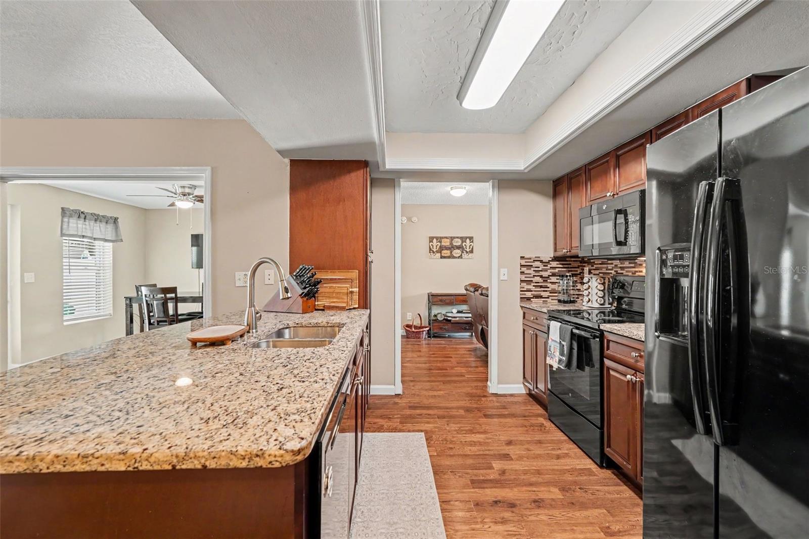 2627 SURREY DR — photo 11