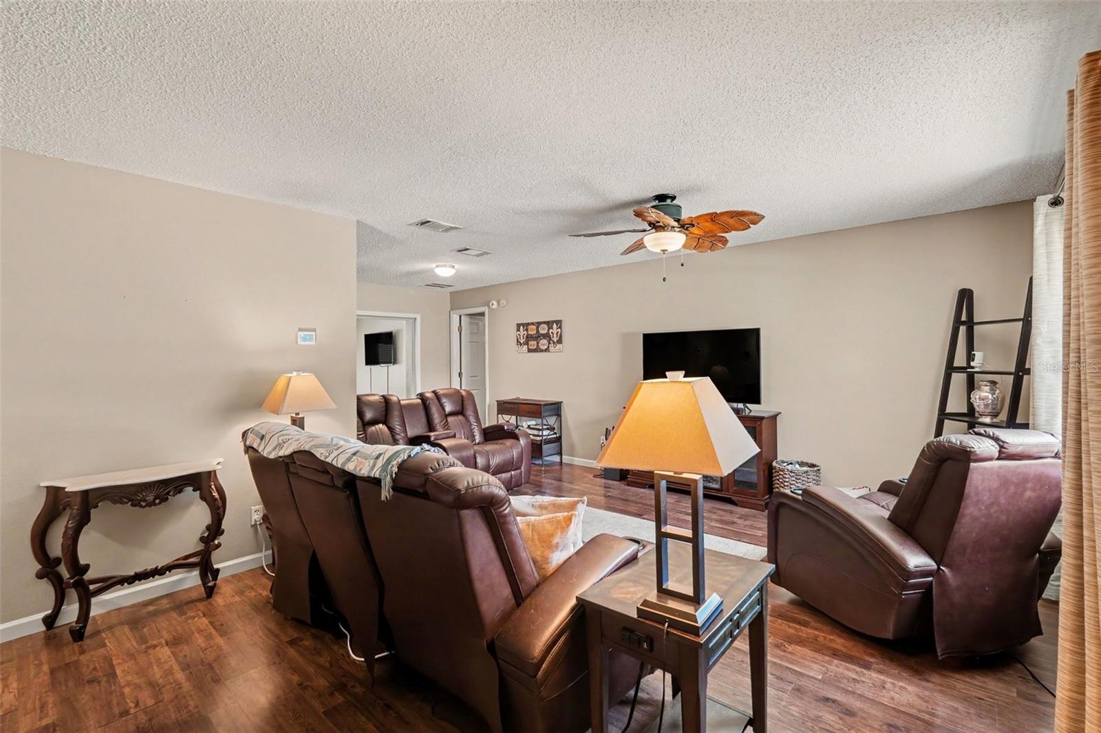 2627 SURREY DR — photo 13