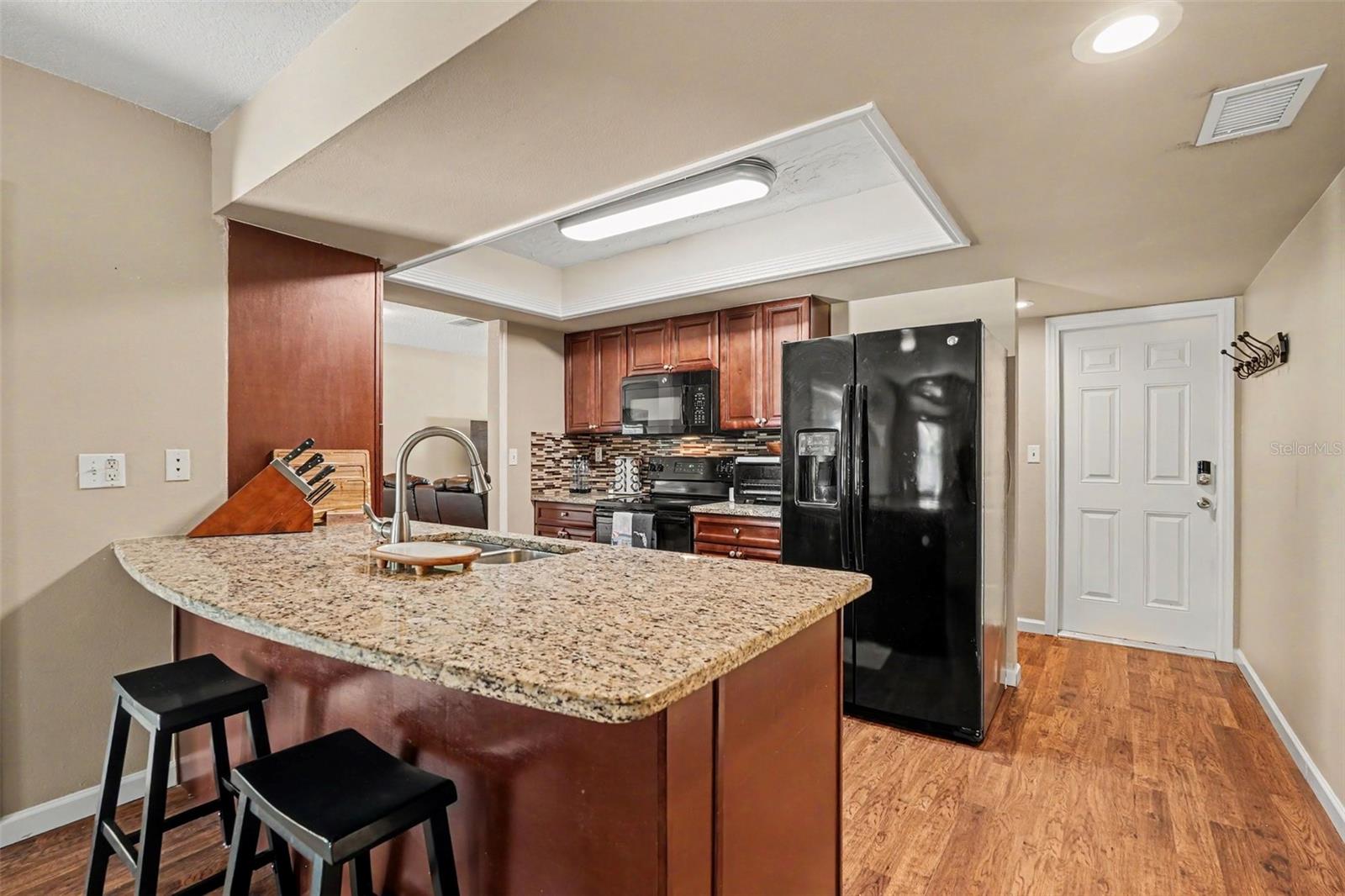 2627 SURREY DR — photo 7